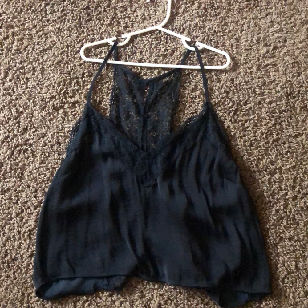 Dainty F21 Cropped Lace Black Tank